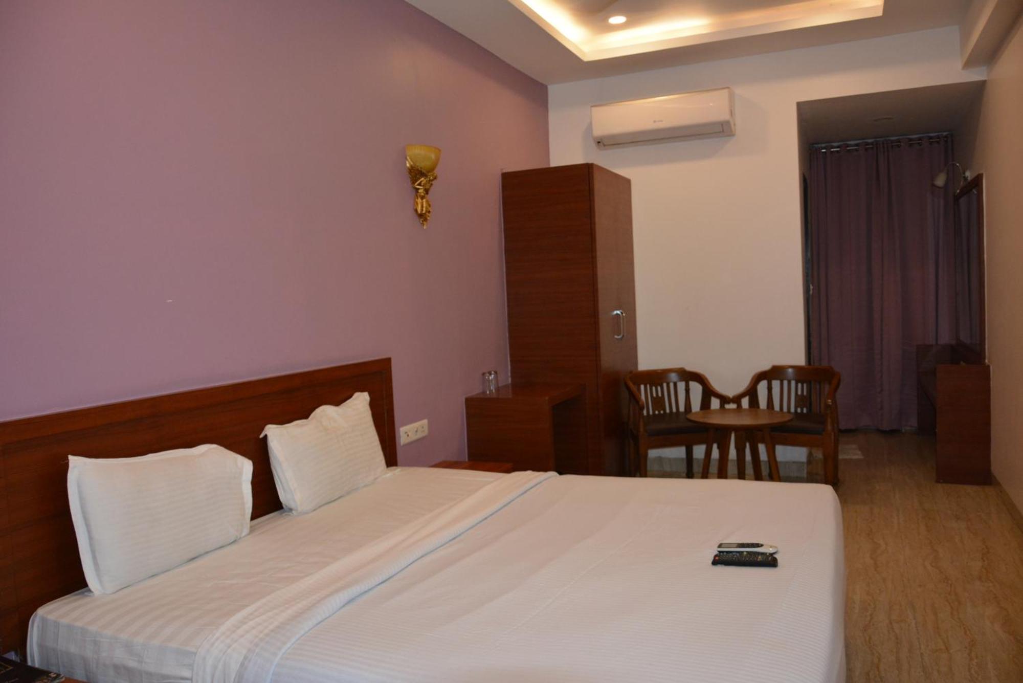 The Grand Neelam Hotel Rāipur Kültér fotó