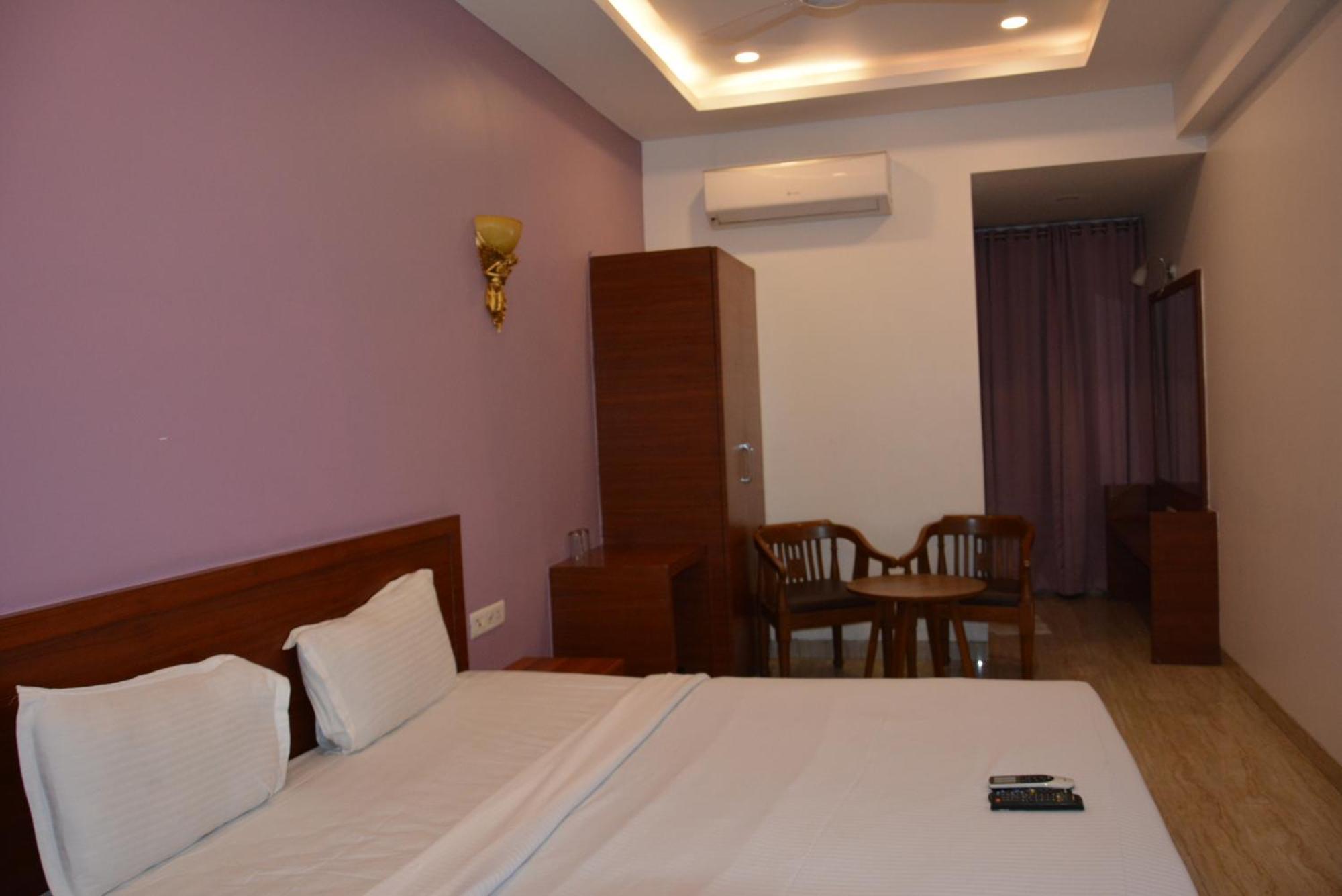 The Grand Neelam Hotel Rāipur Kültér fotó